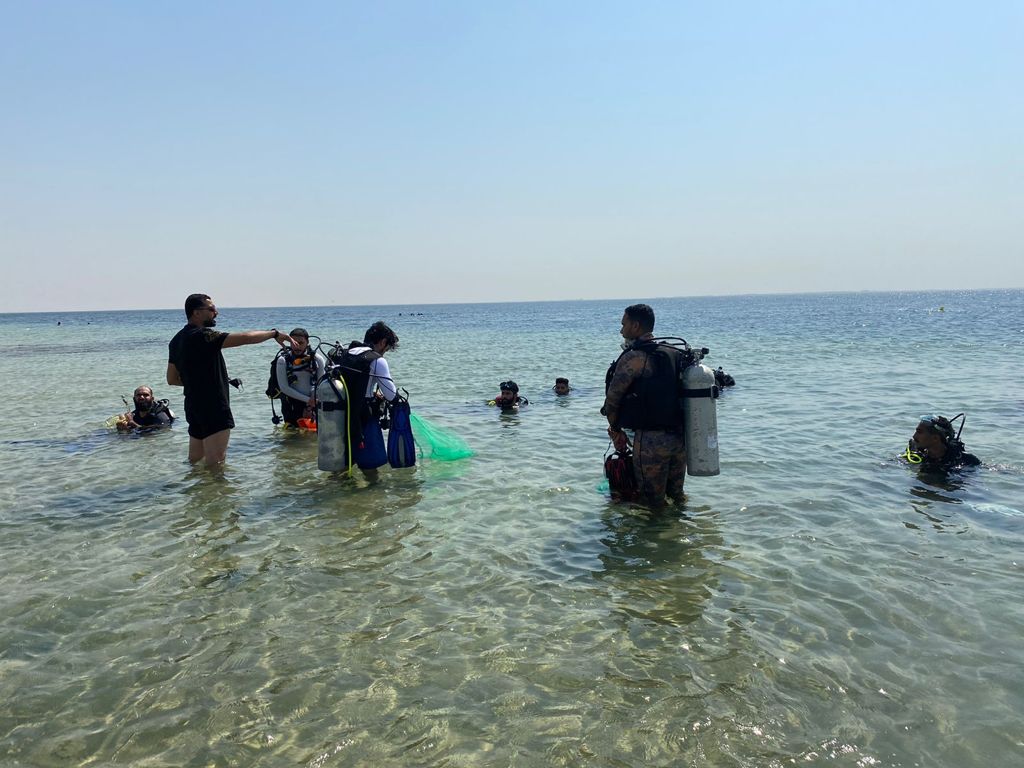 أمانة الشرقية: أكثر من ١٣٠ غواص يشاركون بتنظيف أعماق عدد من شواطئ المنطقة ضمن برنامج